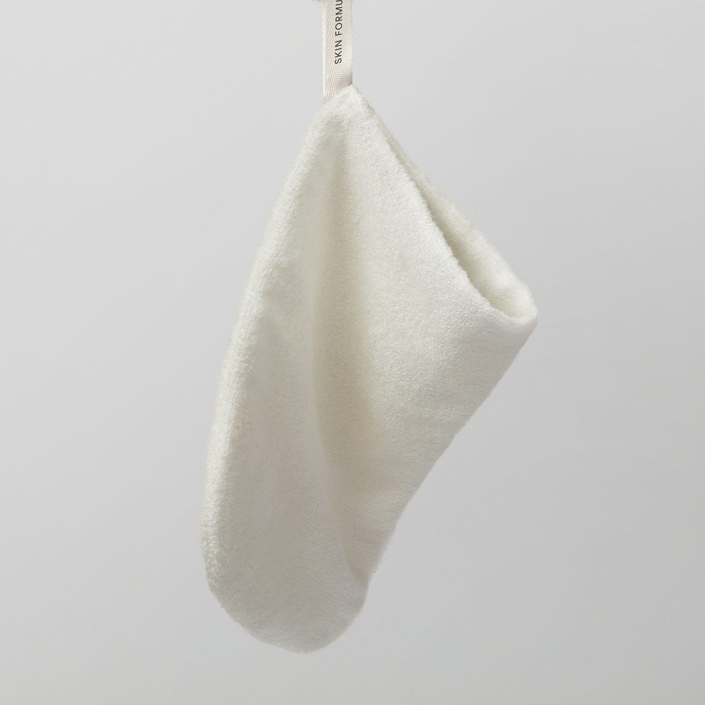 white bamboo face mitt for cleansing the skin